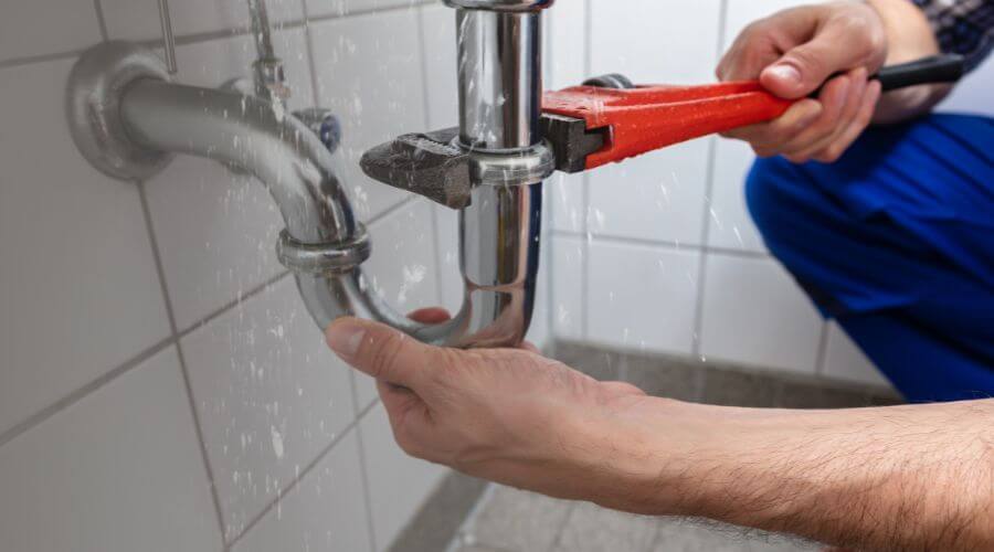 Expert burst pipe repair services in Hecker, IL
